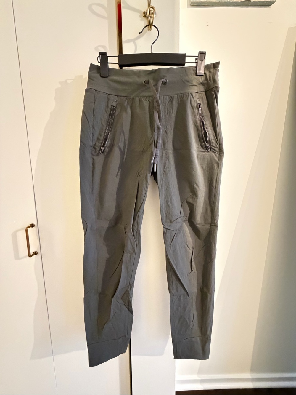 Athleta Olive Drawstring Zip-Pocket Joggers